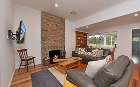 Kinloch Cottage Stunning Stay On Daisy Hill Vineyard